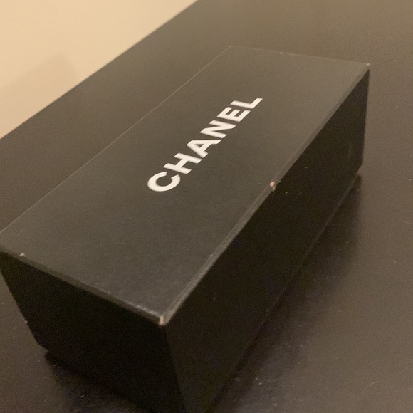 Empty Chanel box - Picture 2 of 3